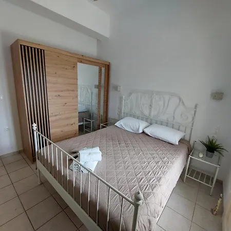 Diasino House In Vroutsi *